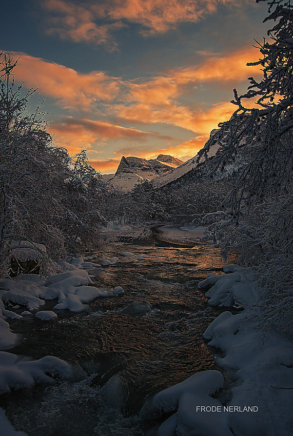 Innerdalstårnet en ettermiddag i desember.