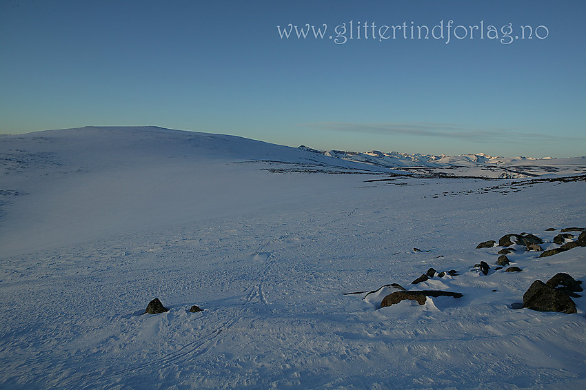 Store Kvitingskjølen (2064 moh) sett fra nord. I bakgrunnen "tindehavet" innover i Jotunheimen.