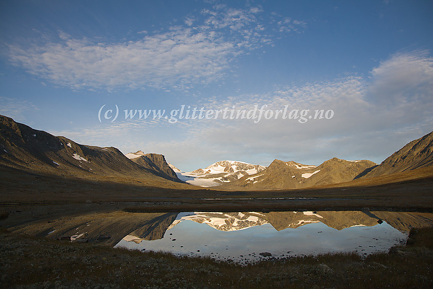 Morgenstemning i Veodalen mot Veobrean og Leirhøe (2330 moh).