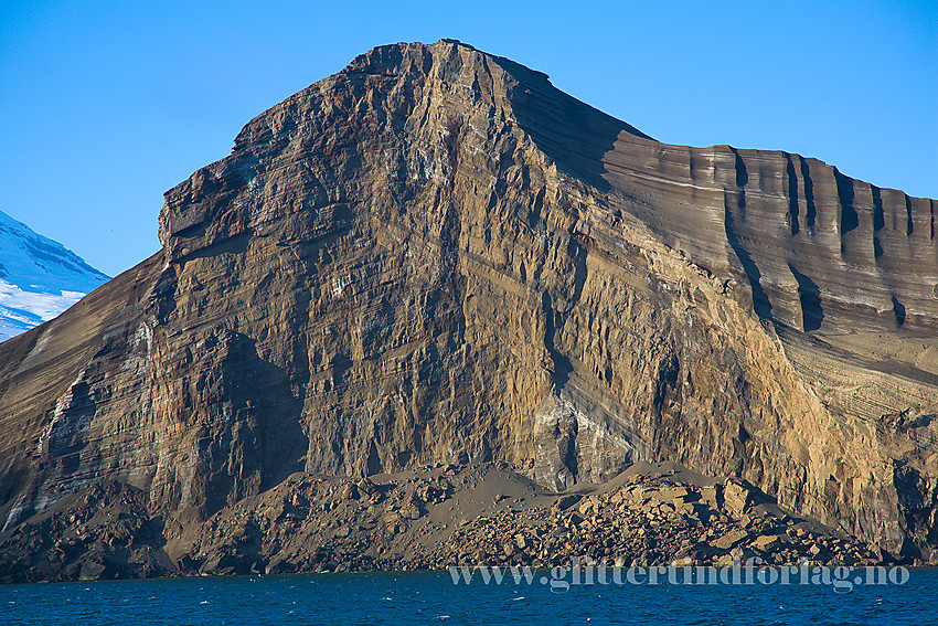 Eggøya er et artig fjell ved foten av Beerenberg på Jan Mayen.