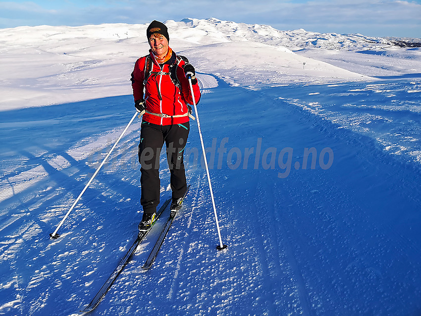 På vei opp mot høyeste punkt på Jomfruslettfjellet me Spåtind / Synnfjellet i bakgrunnen.