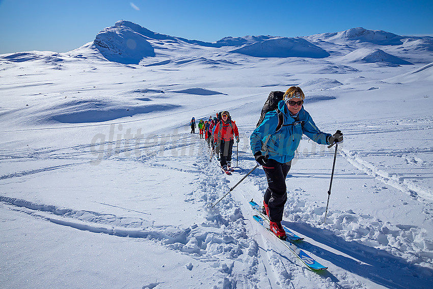 På tur mot Synshorn med Bitihorn i bakgrunnen.