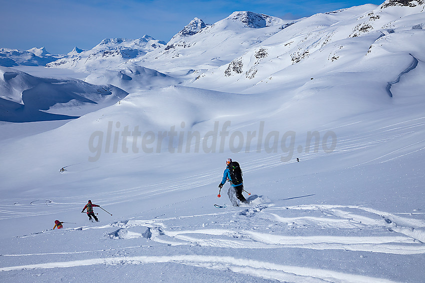 Skikjøring ned fra Synshorn mot Fagerdalen.