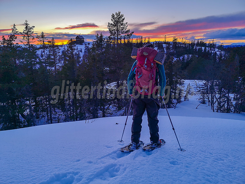 På Fjøsvikfjellet mot bua på Kongsgårdkollen.