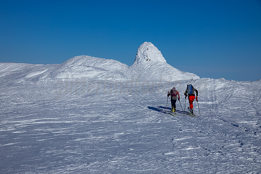 På Mugnetinden en gnistrende marsdag.