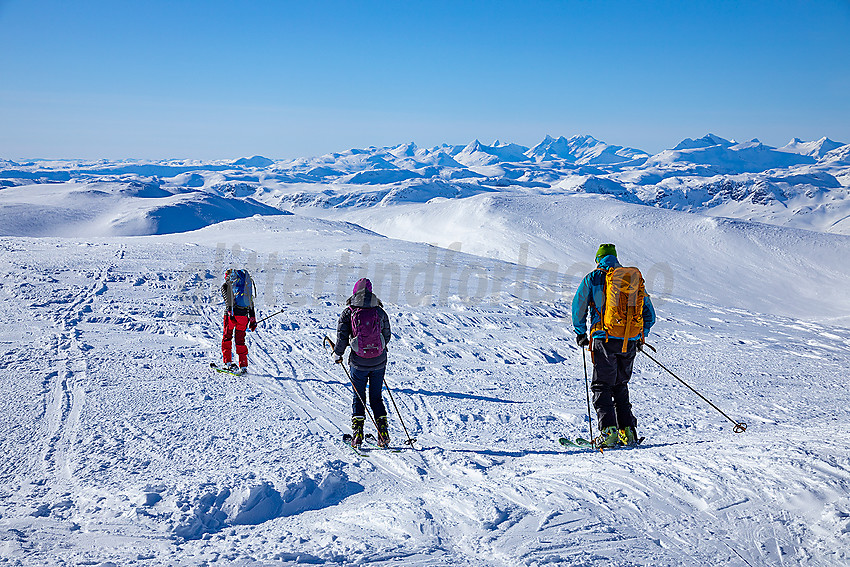 På Mugnetinden en gnistrende marsdag.