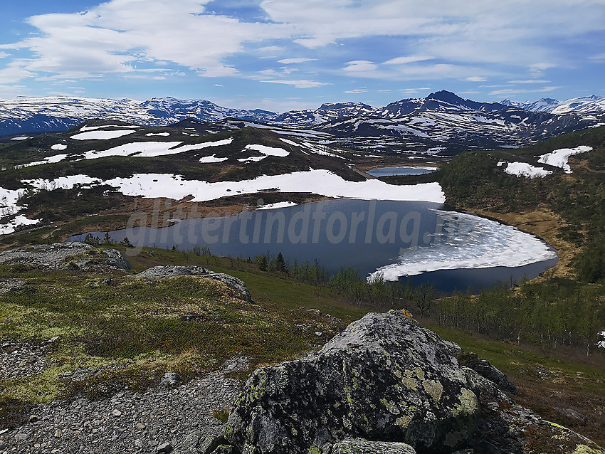 Utsikt fra Melbysfjellet mot Tutjednet og Bitihorn.