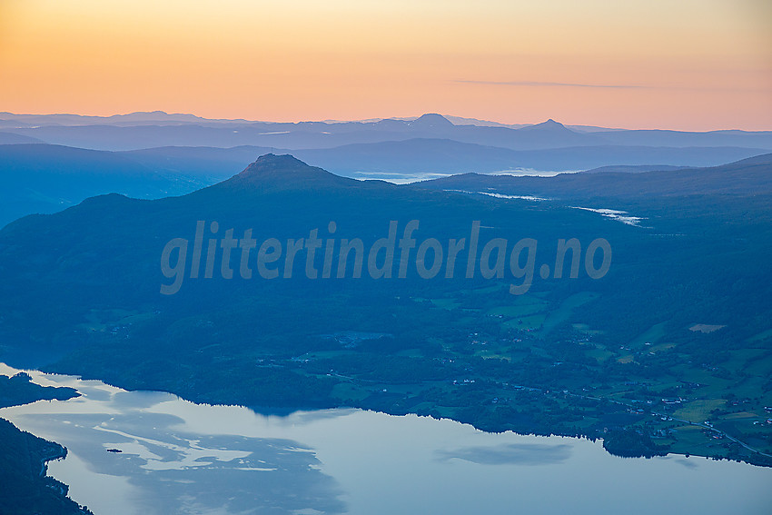 På Bergsfjellet øst mot Vangsmjøse og Hugakøllen.