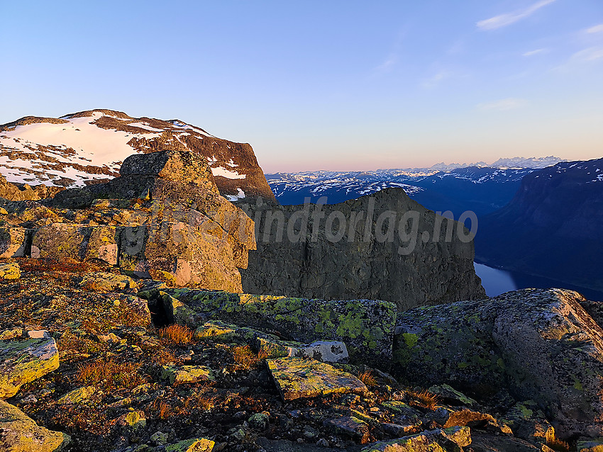 På Bergsfjellet øst ved soloppgang