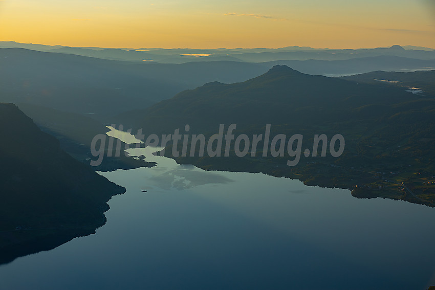 Morgenstemning over Vangsmjøse mot Hugakøllen sett fra Bergsfjellet Øst.