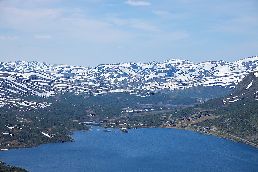 Utsikt fra Børrenøse mot Otrøvatnet og vestover Filefjell.