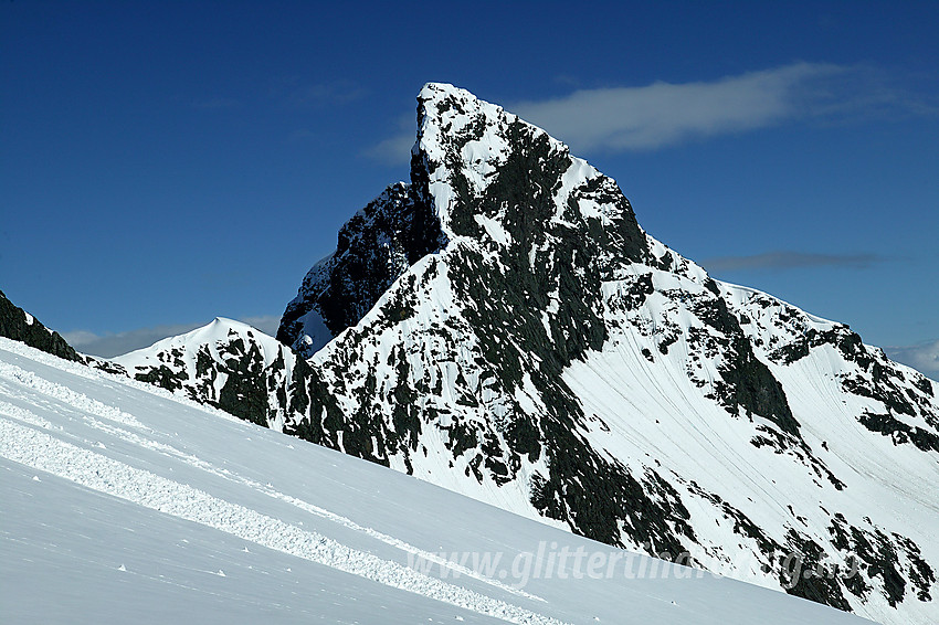 Stølsmaradalstinden (2026 moh) sett fra Gravdalsskar.