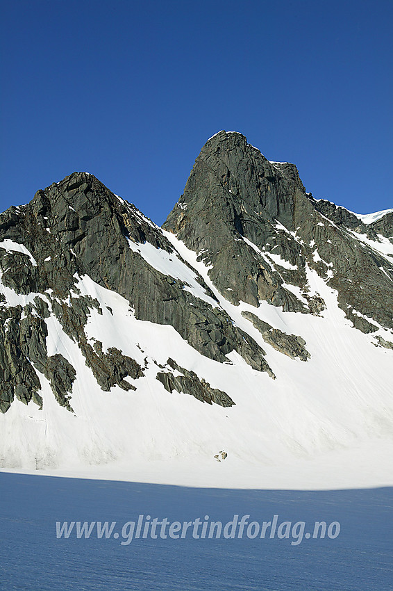 Søre Dyrhaugstinden (2072 moh) sett fra Skagastølsbreen.