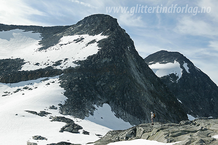 På Semelholsbandet. Bak til høyre ses Semelholstinden (2147 moh). I forgrunnen et punkt (ikke topp) på 2061 moh, like nord for de Sørvestre Urdadalstindane.