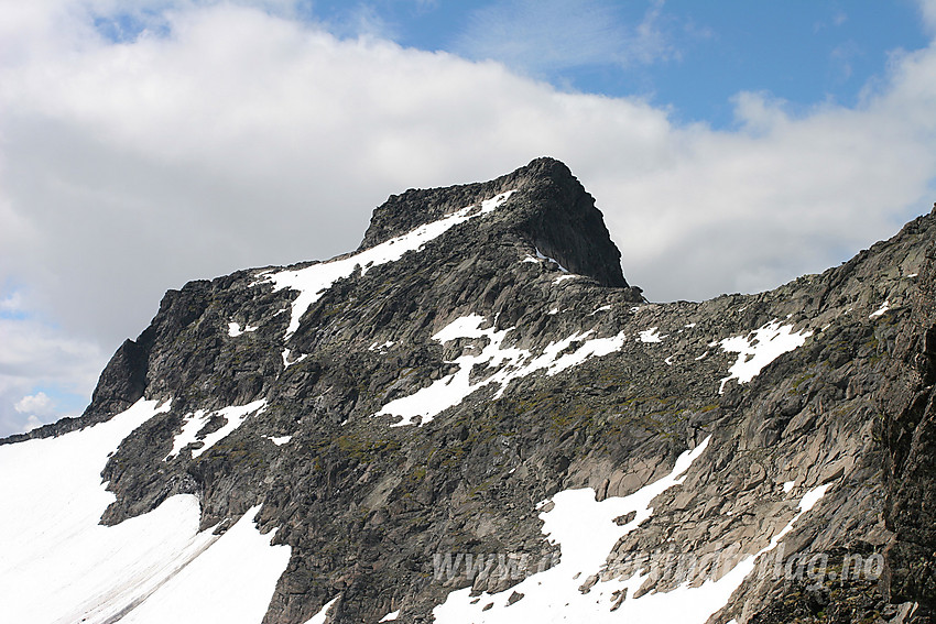 Langedalstinden (2206 moh) sett fra øst.