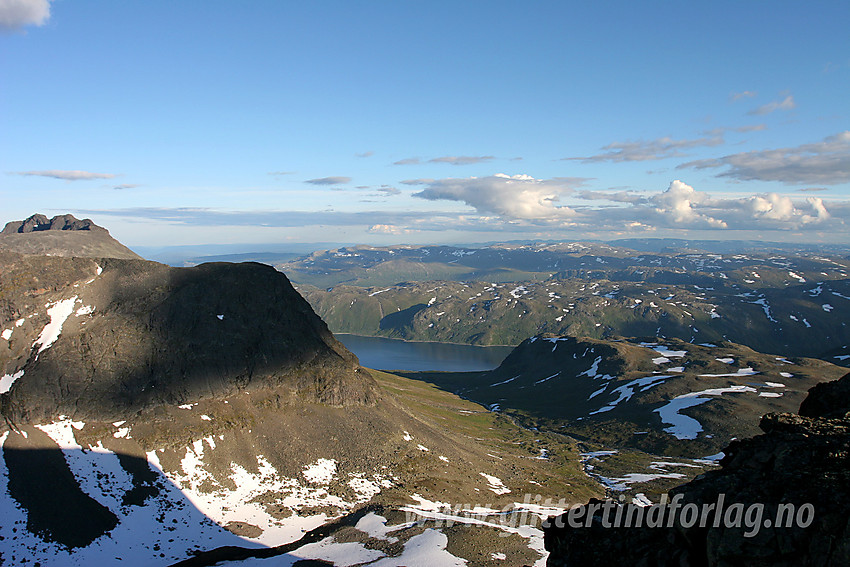 Fra Søre Langedalstinden (2030 moh) mot Torfinnstindane, Kvitskardoksle, Langedalen og Bygdin.