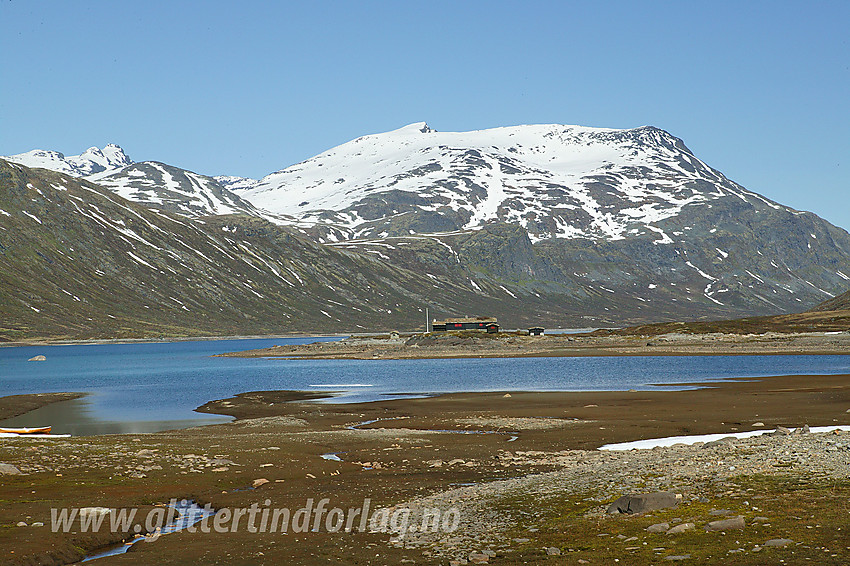 Galdebergtinden ruver over Bygdin, sett fra Eidsbugarden.