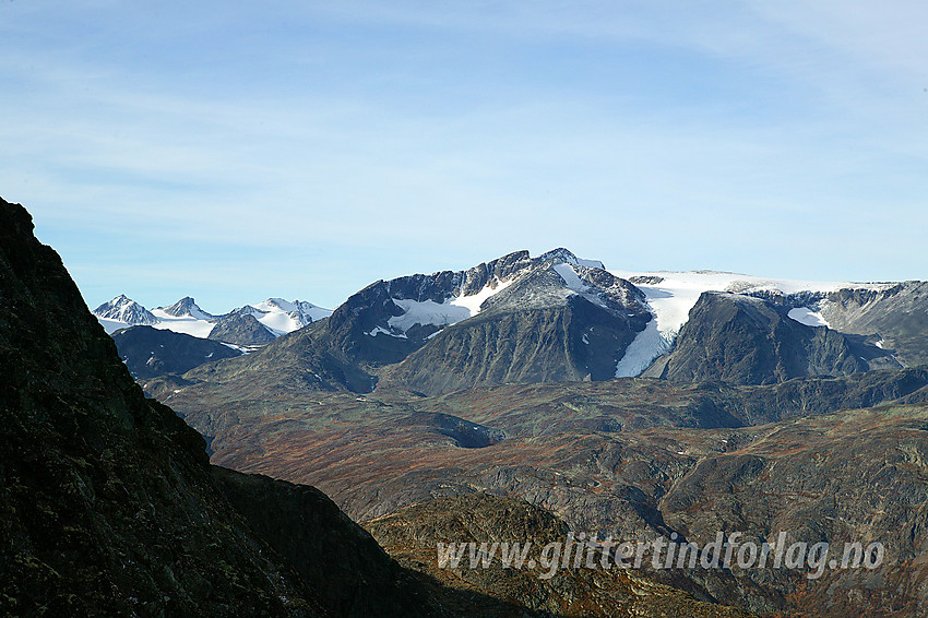 Utsikt fra Bukkehåmårryggen, like øst for toppen mot Surtningssumassivet (2368 moh).