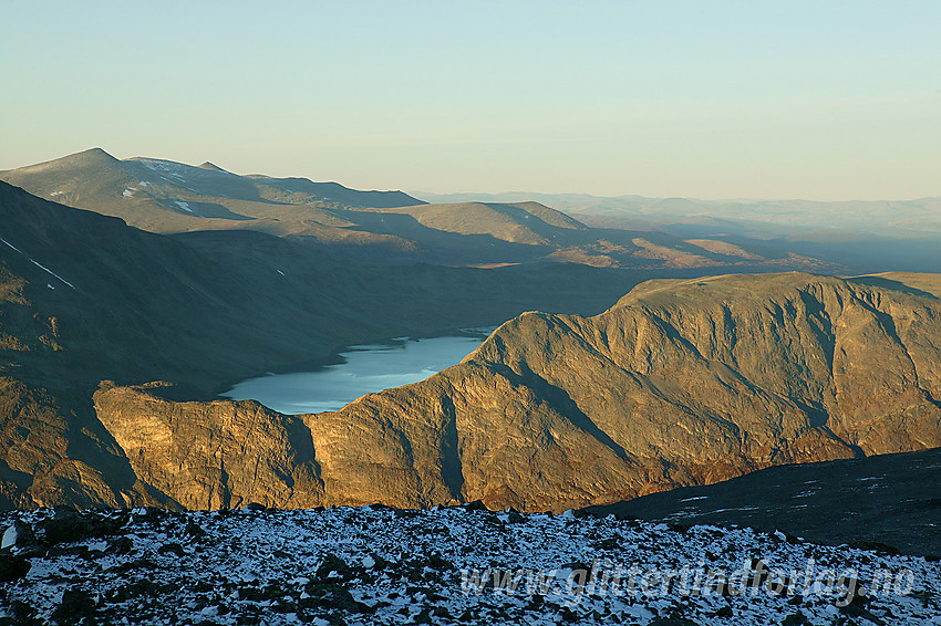 Fra Kvassryggen en vakker høstkveld mot Bandet, Besseggen og Veslfjellet (1743 moh).