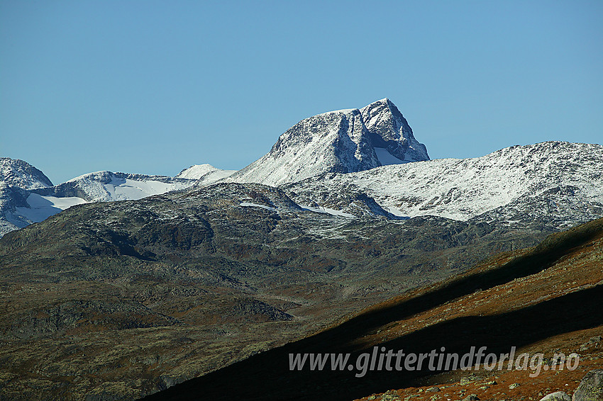 Fra Svartdalen med telelinse mot Semeltinden (2236 moh).