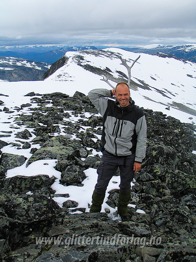 På Stygghøe (2213 moh) med østtoppen (ca. 2200 moh) i bakgrunnen.