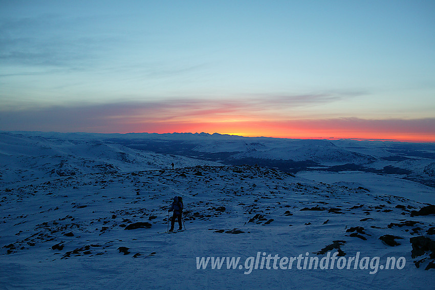Morgenrøde over Rondane sett fra Besshøe en aprilmorgen.