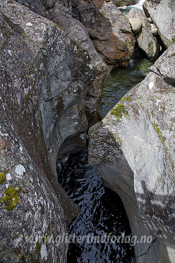 Jettegryter i Veodalen.