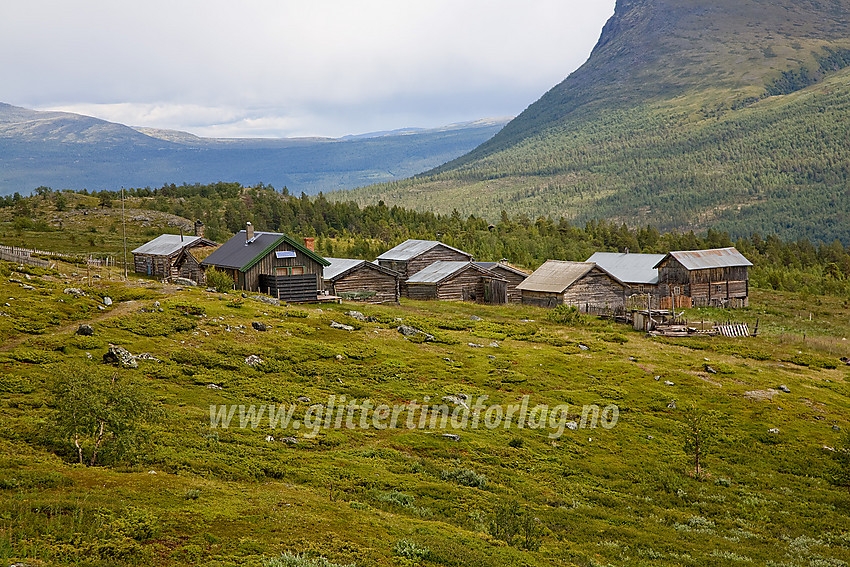 Veolie ligger idyllisk til ovenfor Sjodalen, ved inngangen til Veodalen.