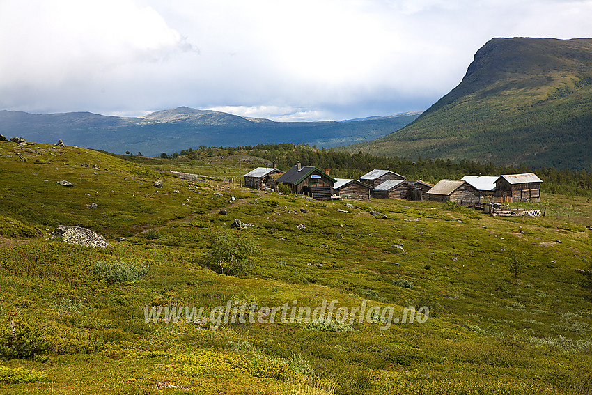 Veolie ligger idyllisk til ovenfor Sjodalen, ved inngangen til Veodalen.