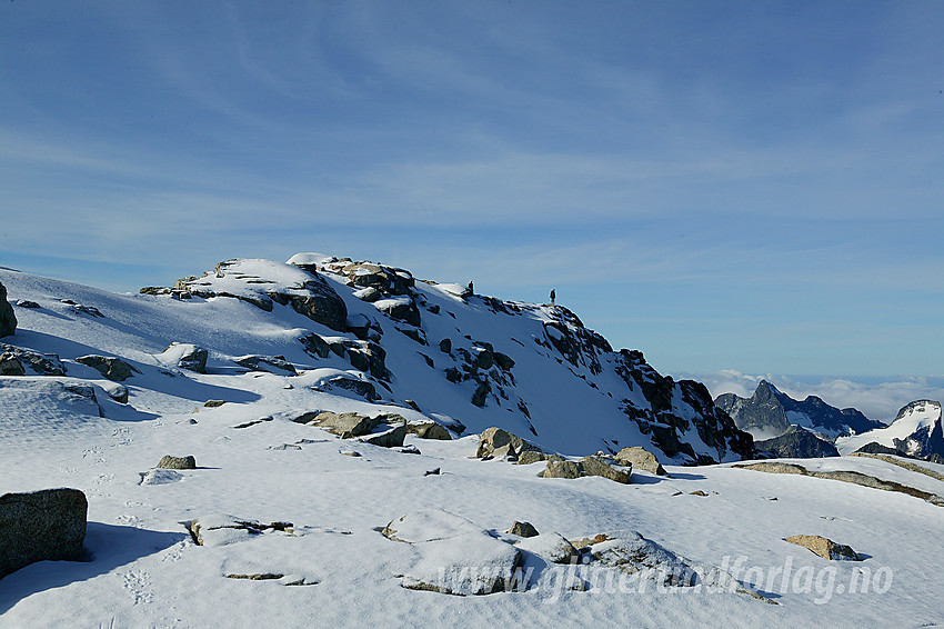 Gertvasstinden (2351 moh) en flott høstdag. I bakgrunnen kan man dra kjensel på topper som Store Austanbotntinden (2204 moh) og Store Ringstinden (2124 moh).