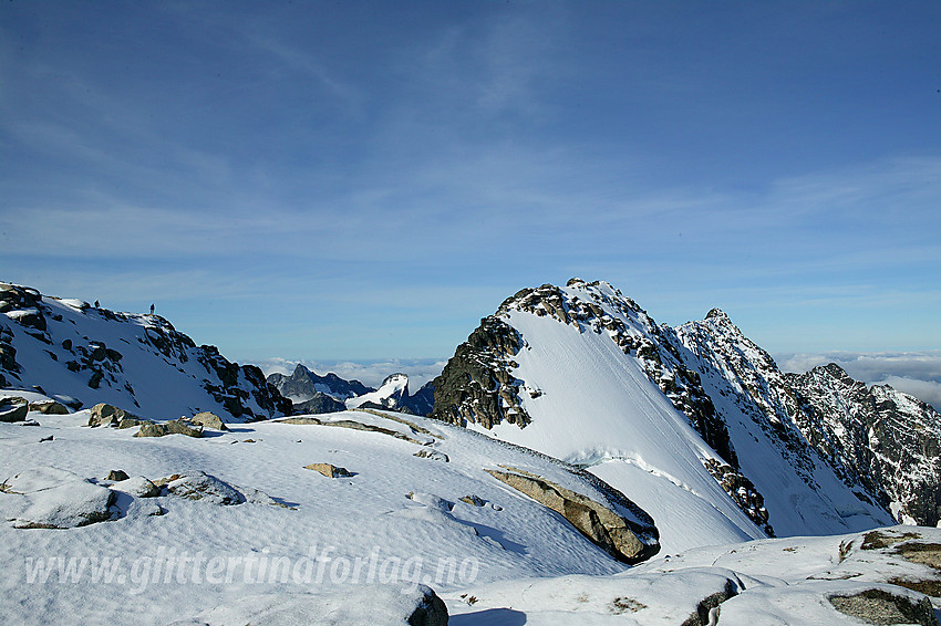 På Gjertvasstinden med utsikt i retning Styggedalsryggen (2387 moh).