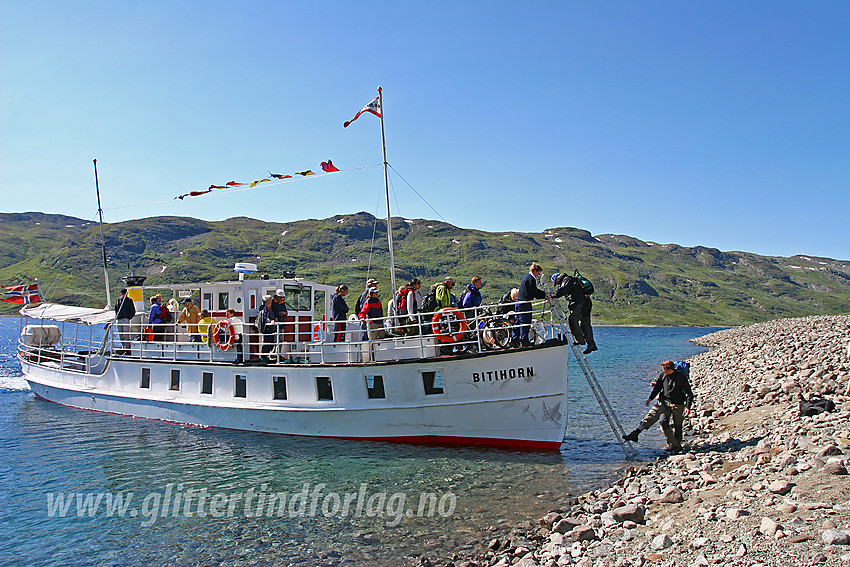 I sommersesongen 2006 var vannstanden på Bygdin til tider så lavt at m/b Bitihorn ikke kunne legge til brygga ved Torfinnsbu, men måtte kjøre rett på stranden litt lenger vest for å kunne sette av fjellvandrerne.