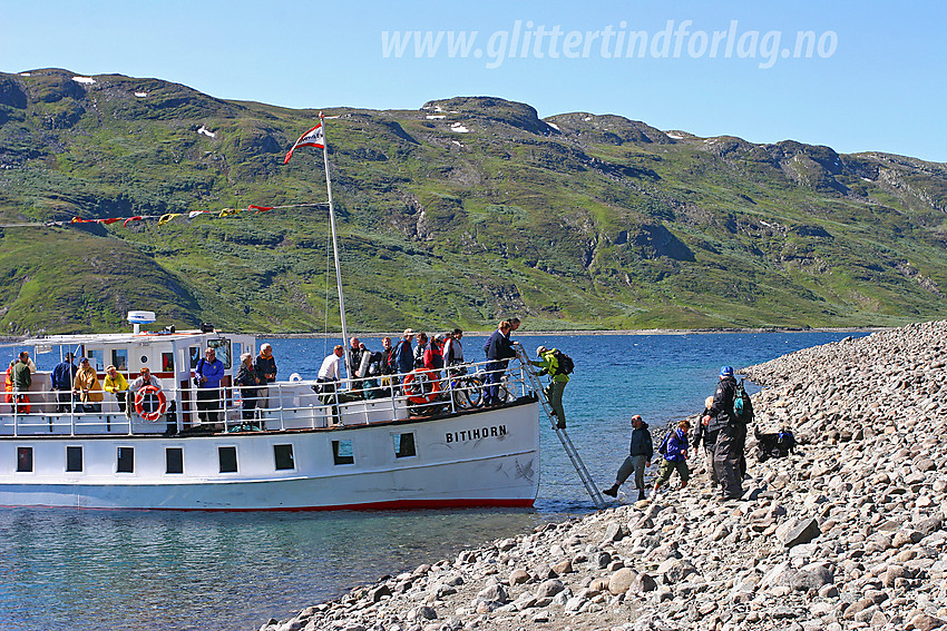 I sommersesongen 2006 var vannstanden på Bygdin til tider så lavt at m/b Bitihorn ikke kunne legge til brygga ved Torfinnsbu, men måtte kjøre rett på stranden litt lenger vest for å kunne sette av fjellvandrerne.