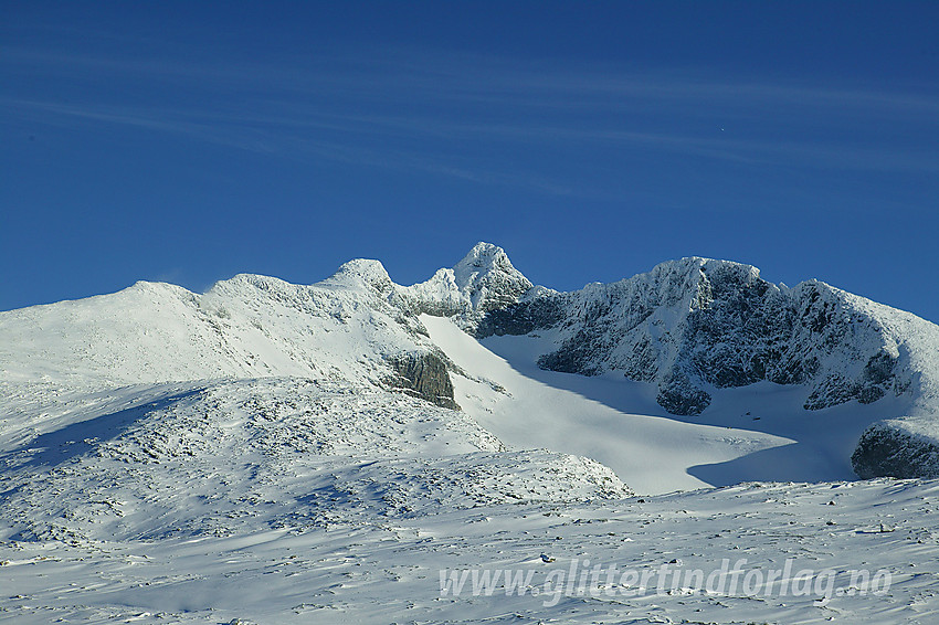 Austanbotntindmassivet fra sørvest med Store (2204 moh) i midten.