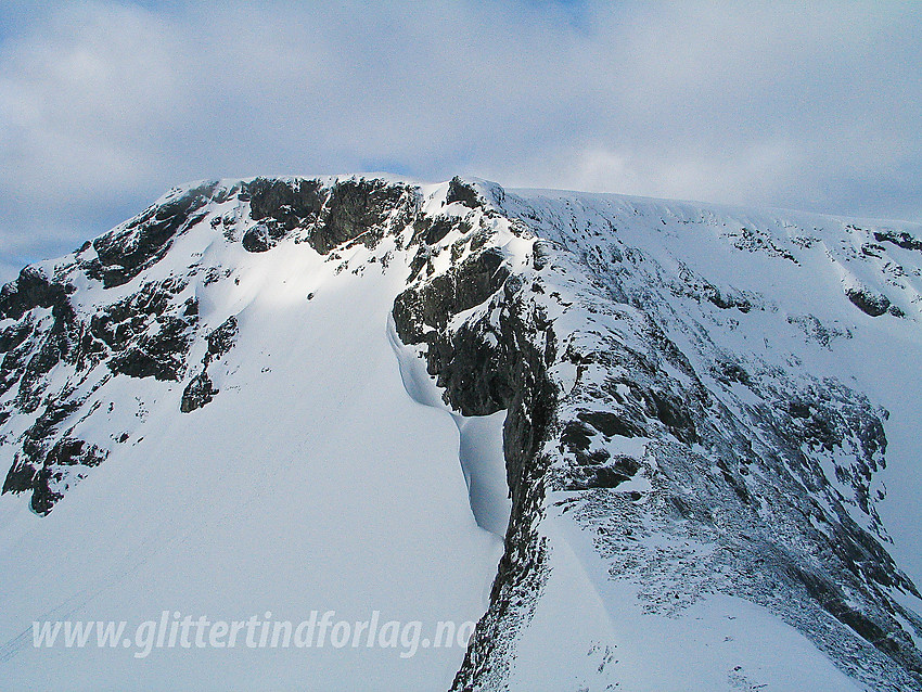 Veslfjelltinden (2157 moh) sett fra nord.