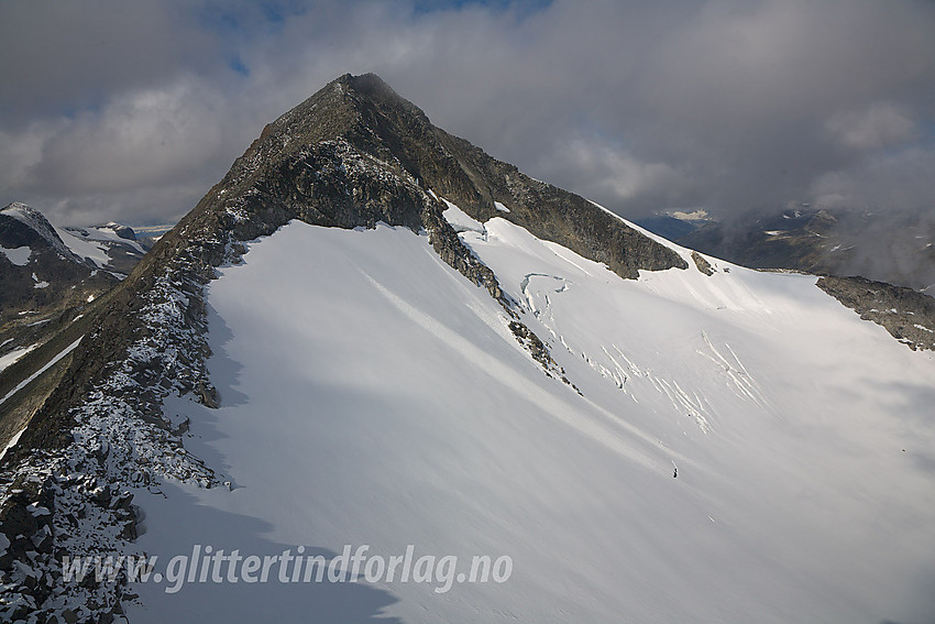 Skarddalstinden (2100 moh) sett sørøst.