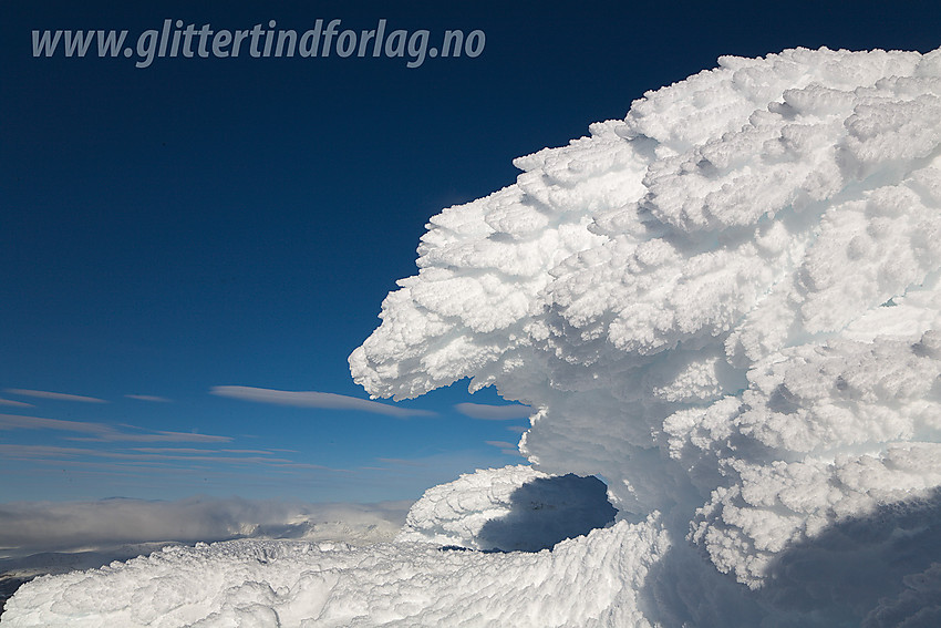 Skulpturlignende formasjoner ved toppvarden på Skardstinden (2373 moh)